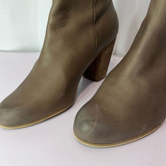BP Almond Toe Tan Chunky Heel Ankle Booties Size 11 - Picture 5 of 10
